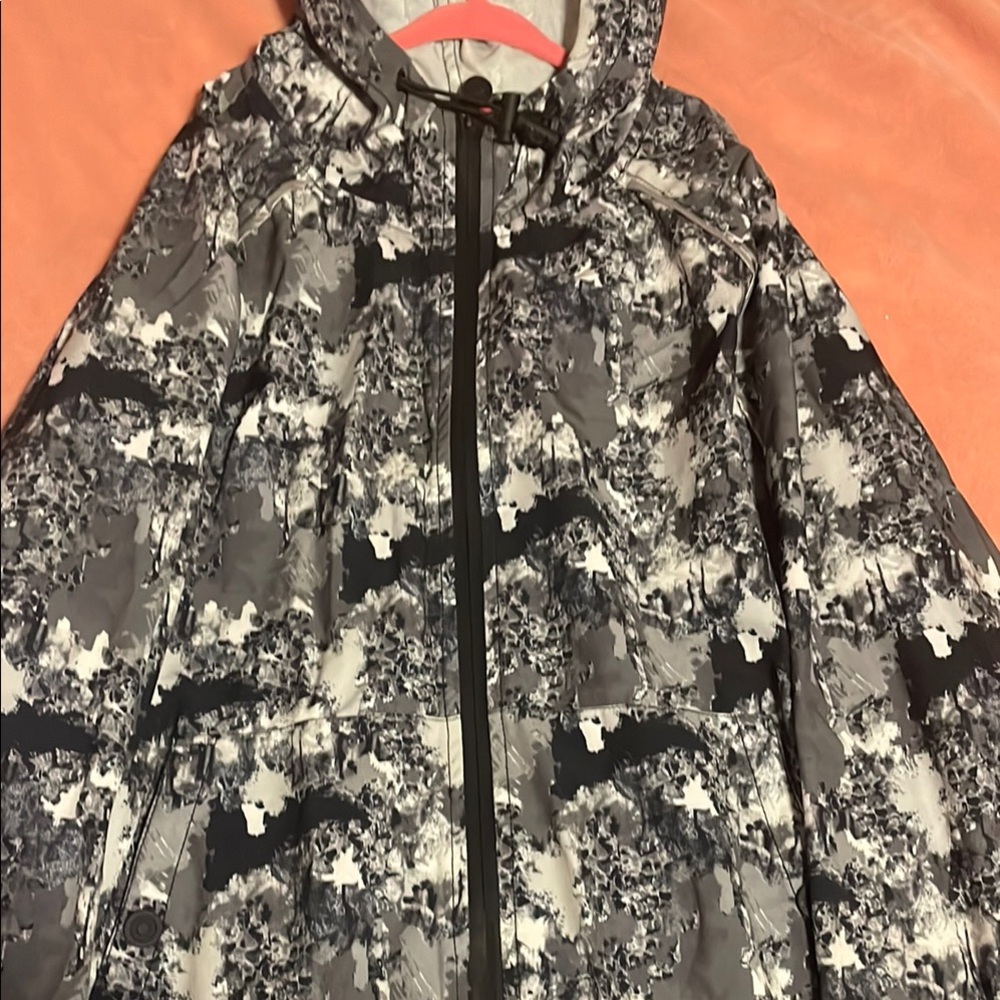 NWOT Hunter Black and Gray Ski Jacket Water-Resistant Stand-Up Collar